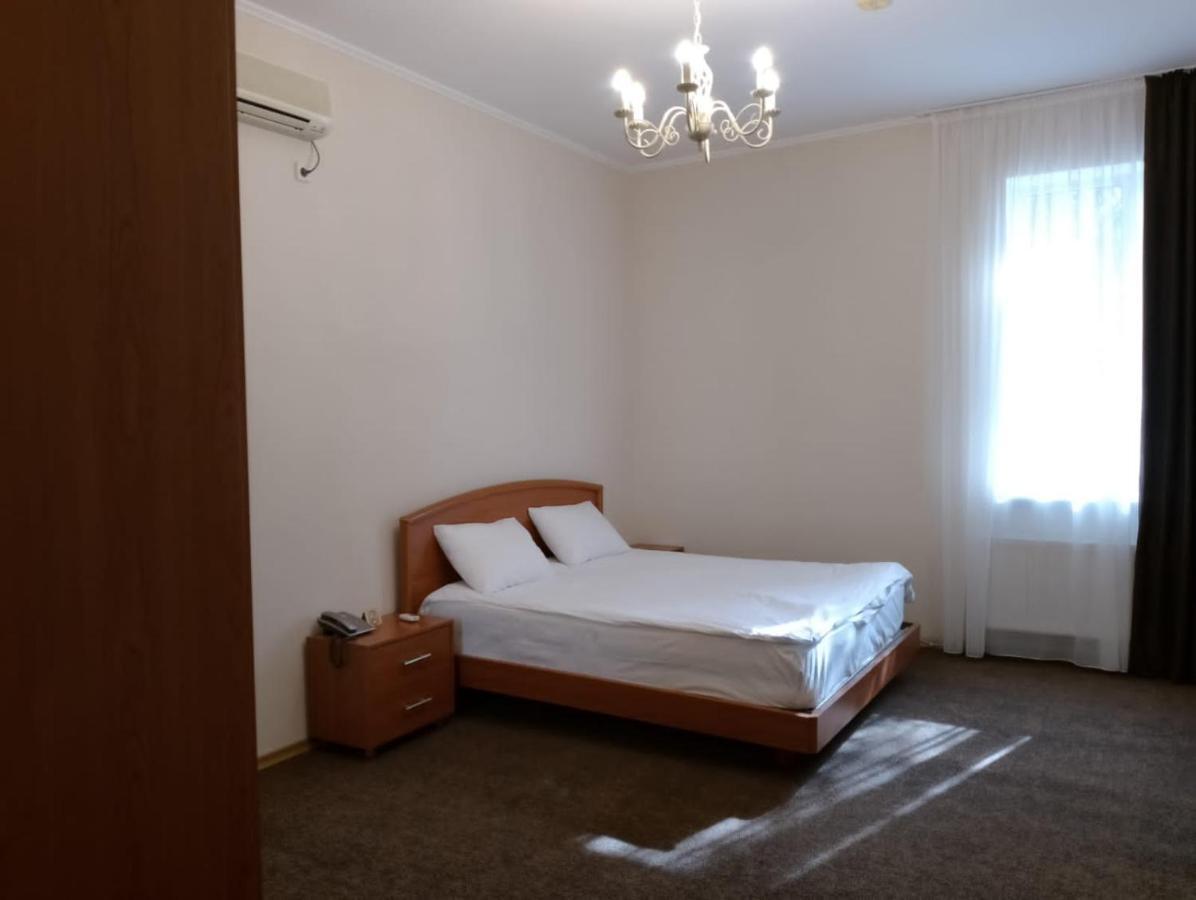 Mini Chisinau Hotel エクステリア 写真
