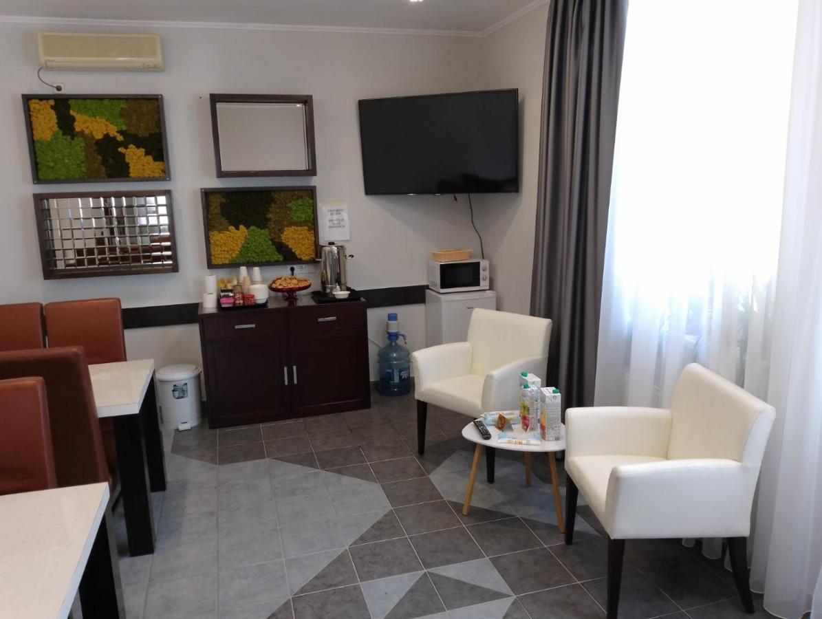 Mini Chisinau Hotel エクステリア 写真