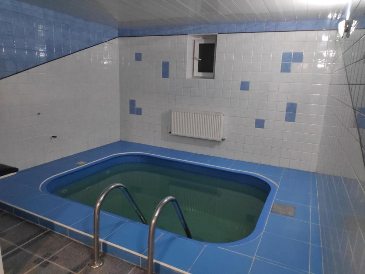 Mini Chisinau Hotel エクステリア 写真