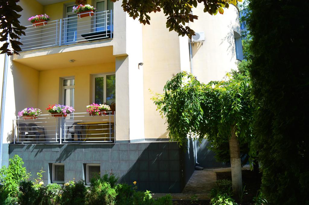 Mini Chisinau Hotel エクステリア 写真