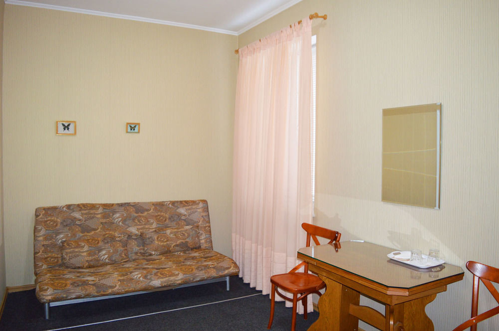Mini Chisinau Hotel エクステリア 写真