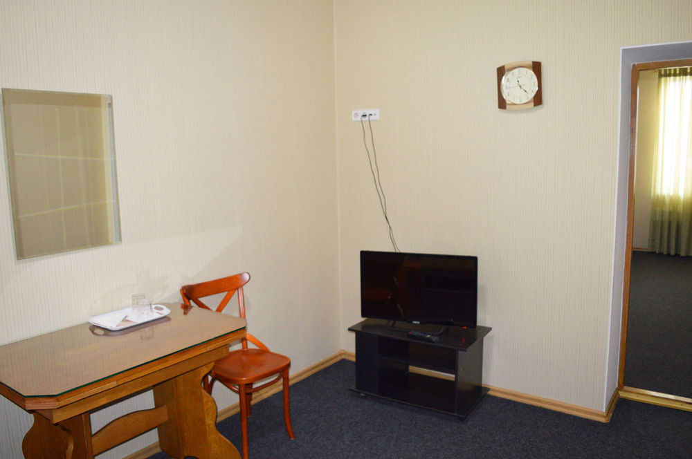 Mini Chisinau Hotel エクステリア 写真